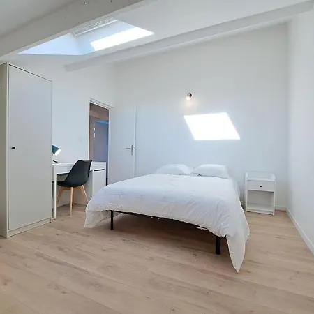 St Tropez, Lumineux شقة